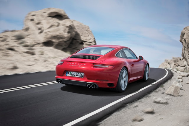 2017 Porsche 911 Carrera S rear 2