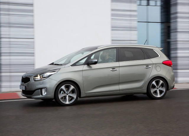 2014 Kia Rondo grey