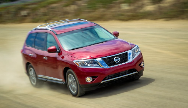 2013 Nissan Pathfinder red