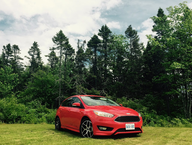 2015 Ford Focus SE hatchback race red