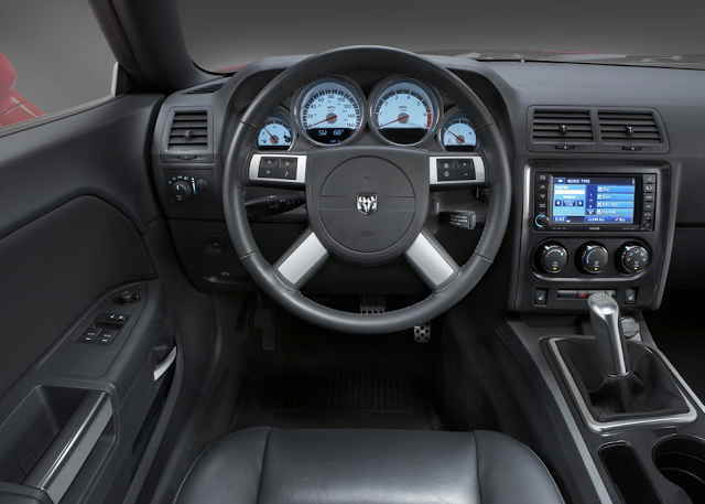 2009 Dodge Challenger interior