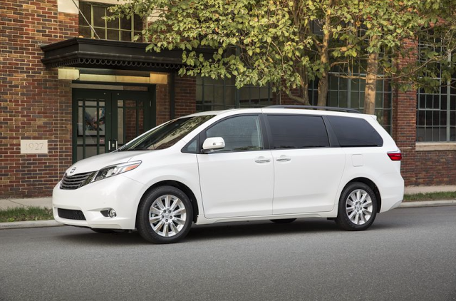 2015 Toyota Sienna XLE white