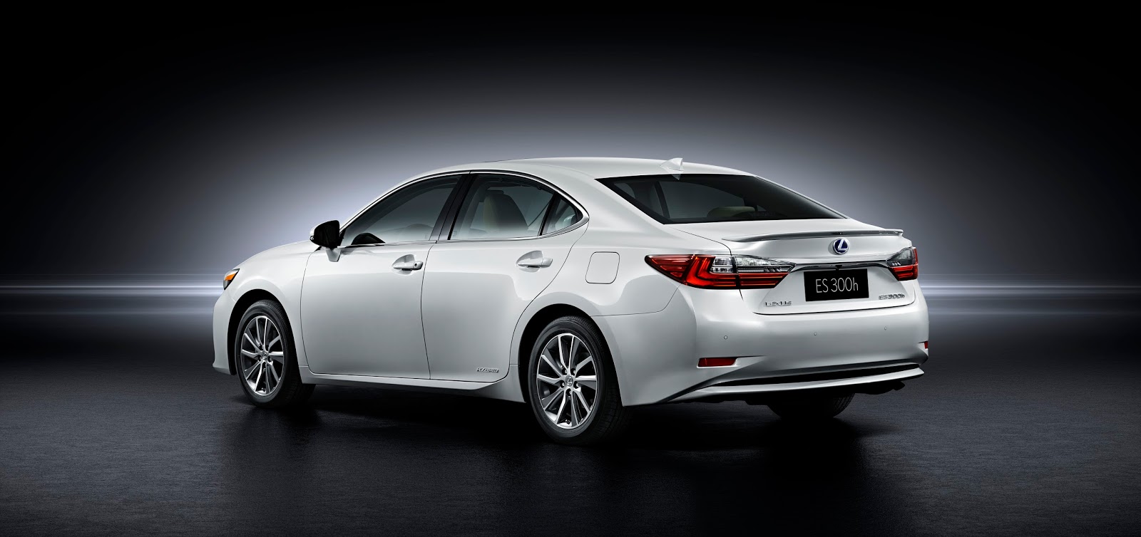 2016 Lexus ES sedan rear white