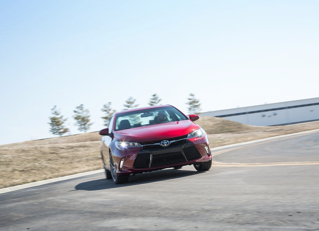 2015 Toyota Camry SE red