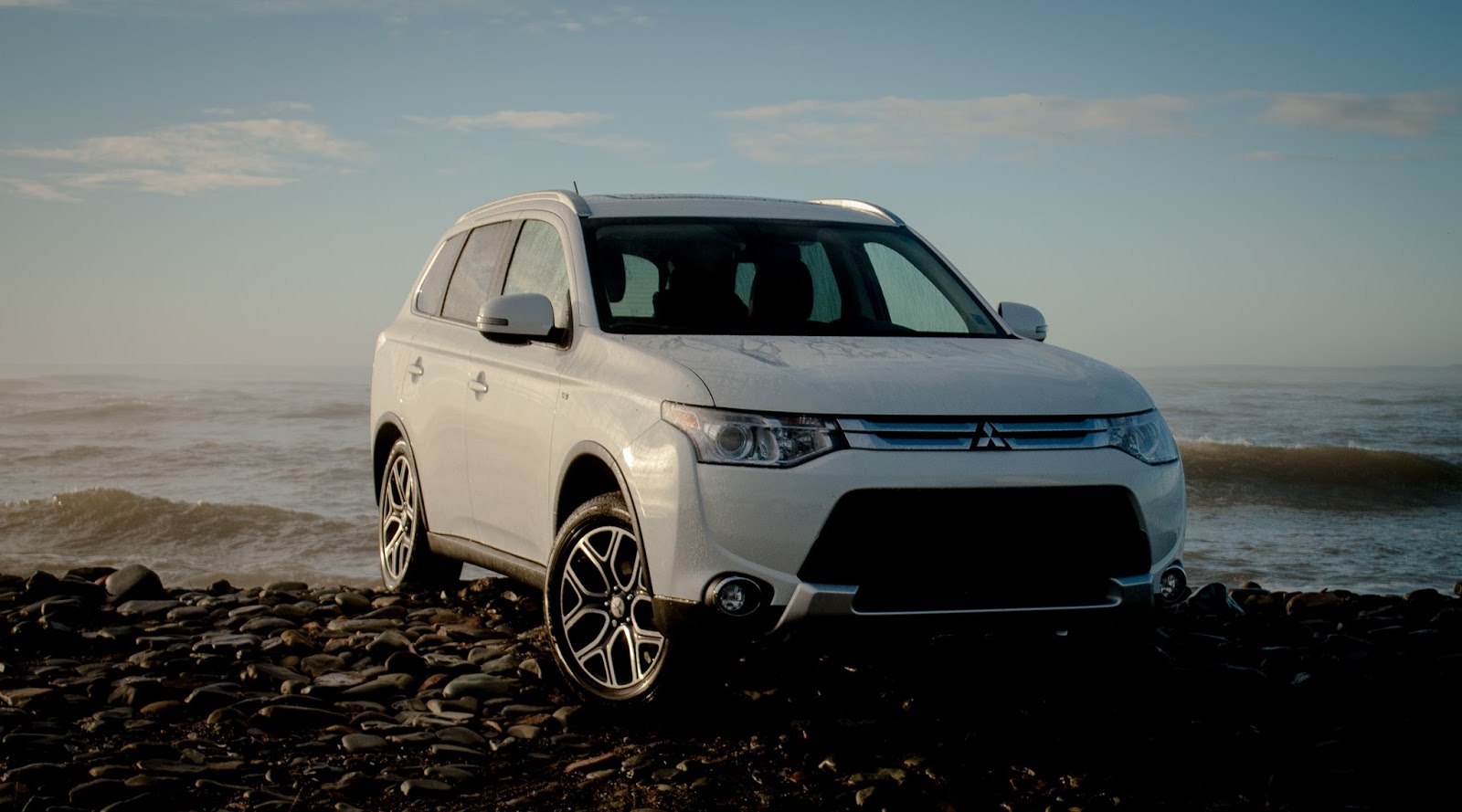 2015 Mitsubishi Outlander GT white