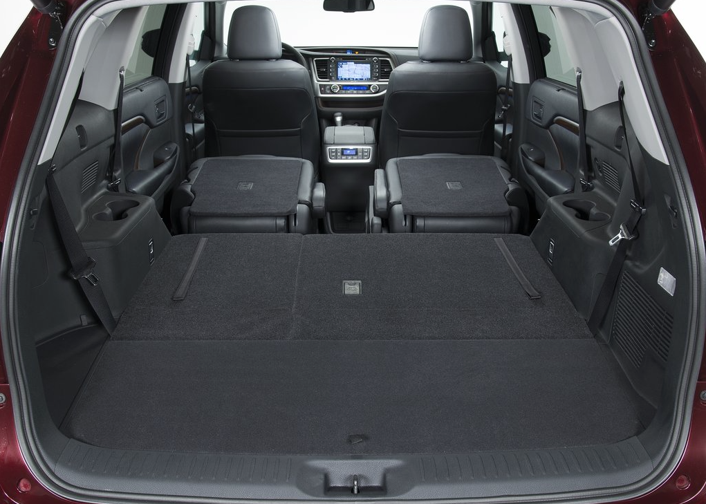 2014 Toyota Highlander cargo area