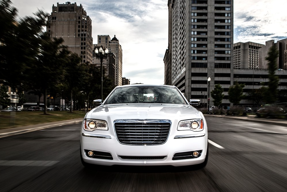 2013 Chrysler 300 white