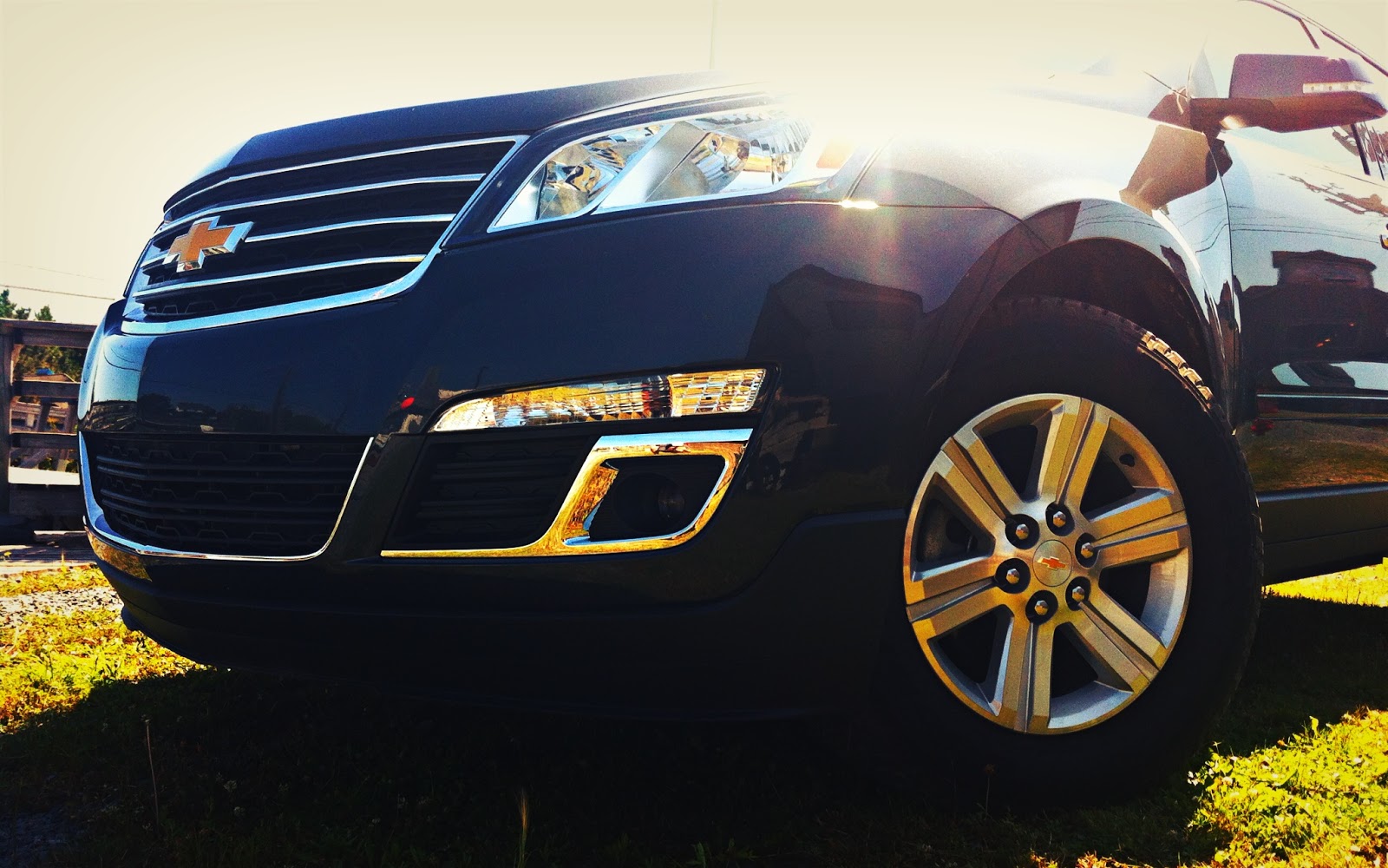 2014 Chevrolet Traverse front angle