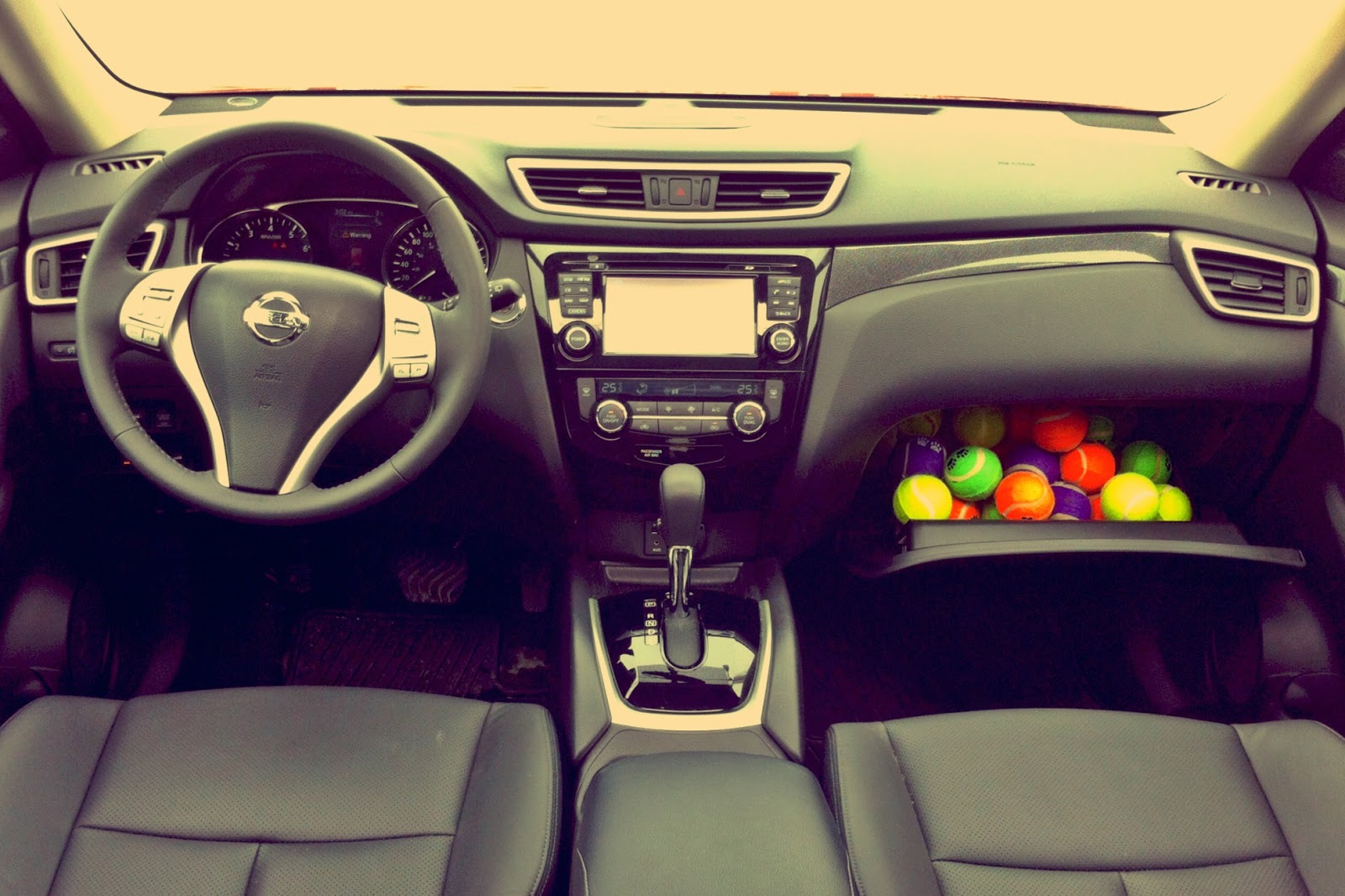 2014 Nissan Rogue SL interior