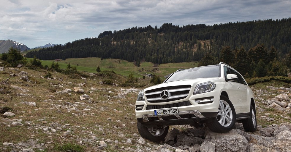 2013 Mercedes-Benz GL-Class white off-roading