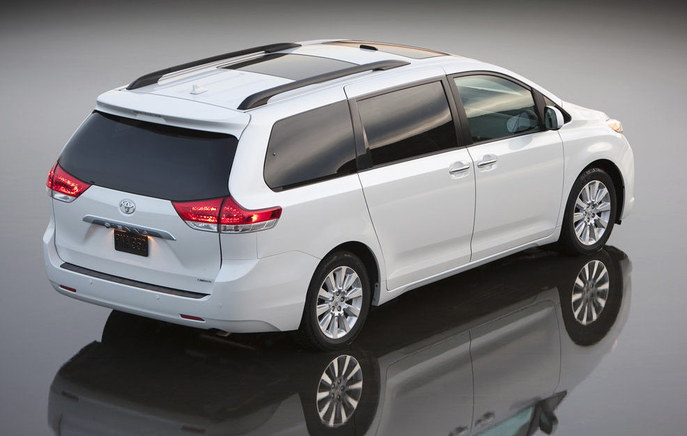 2011 Toyota Sienna white