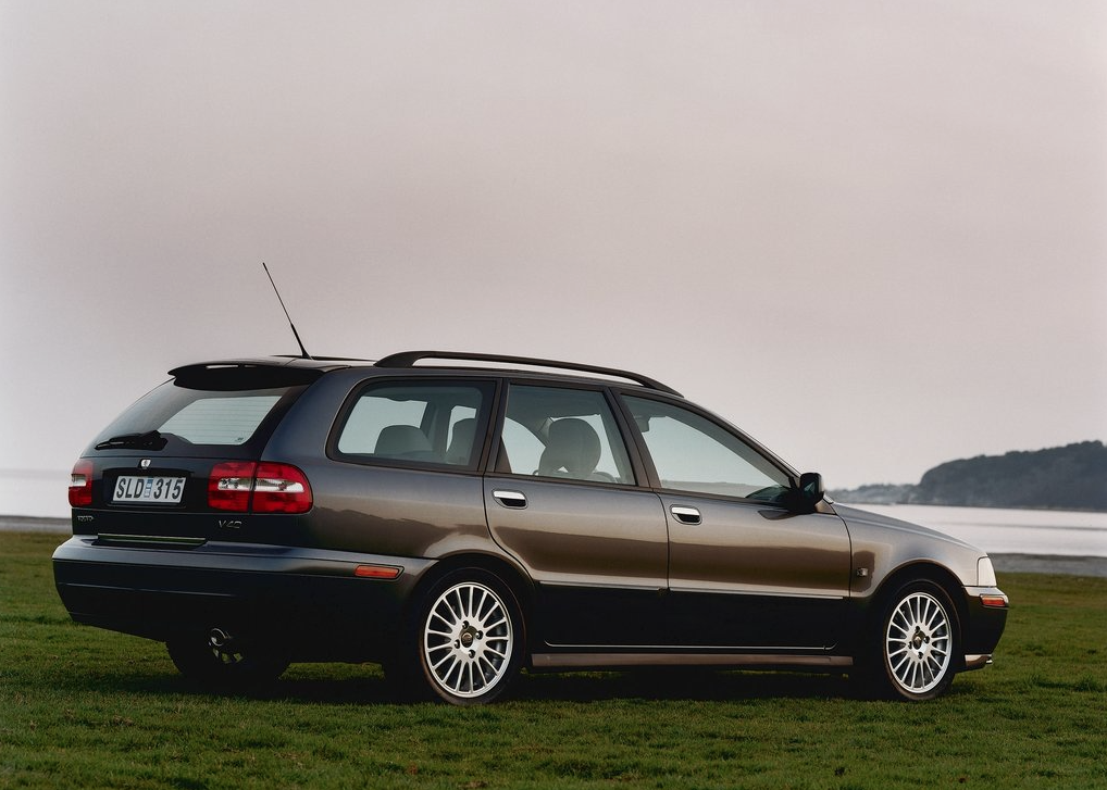 2004 Volvo V40