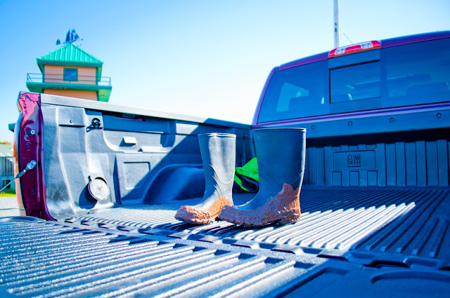 2014 GMC Sierra short box rubber boots fundy mud