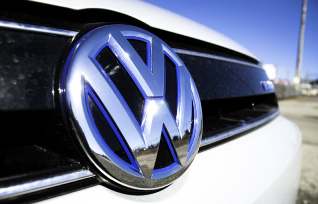 2013 Volkswagen Jetta Turbo Hybrid Blue Logo