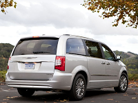 2011 Chrysler Town & Country Silver