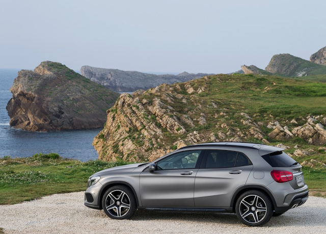 2015 Mercedes-Benz GLA-Class mountains