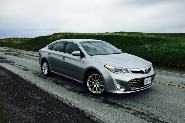 2015 Toyota Avalon Limited front