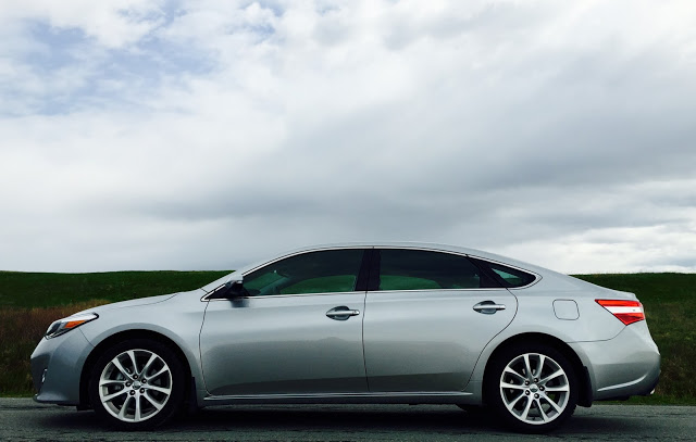 2015 Toyota Avalon Limited side