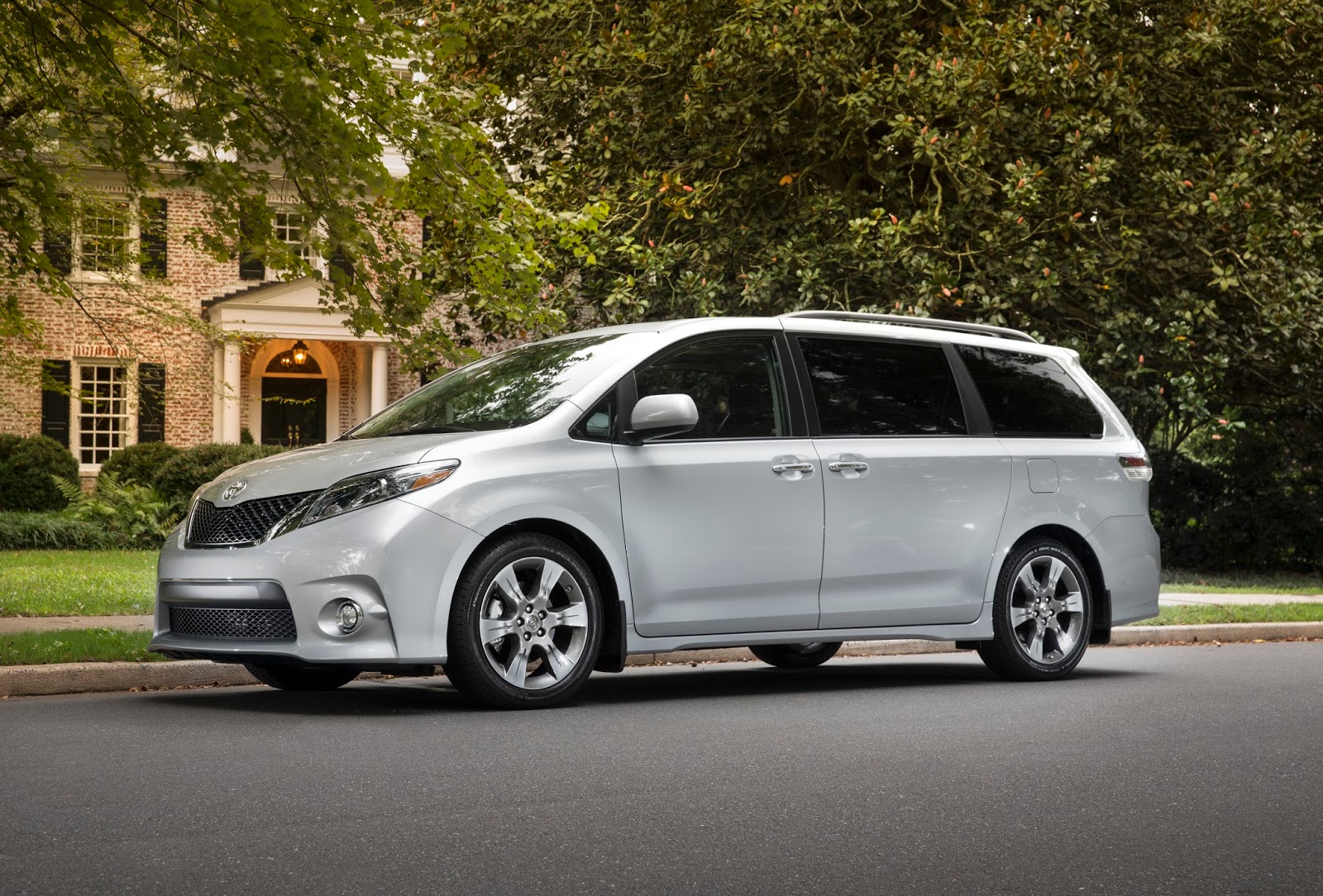 2015 Toyota Sienna SE grey