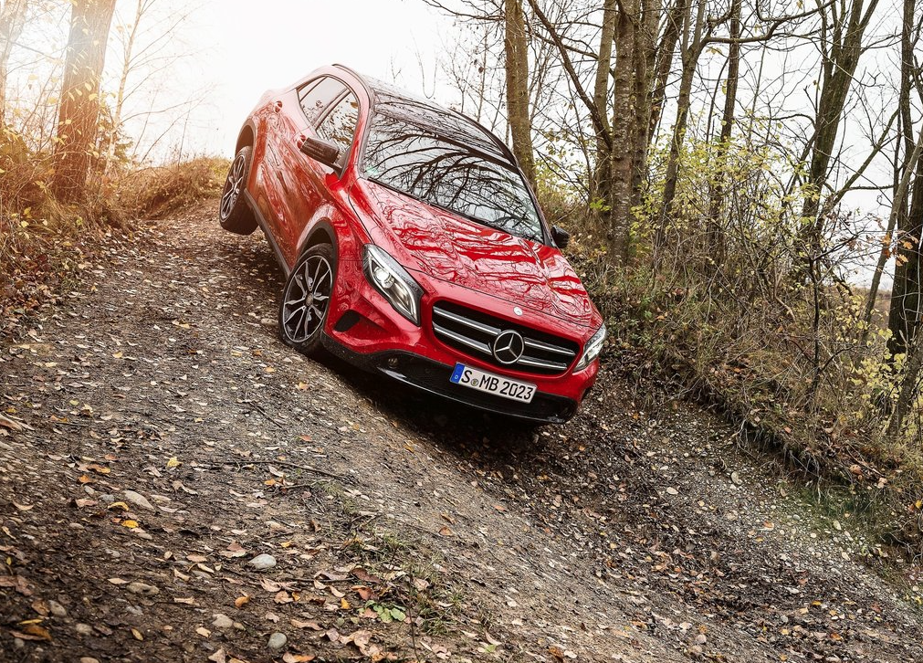 2015 Mercedes-Benz GLA-Class off road