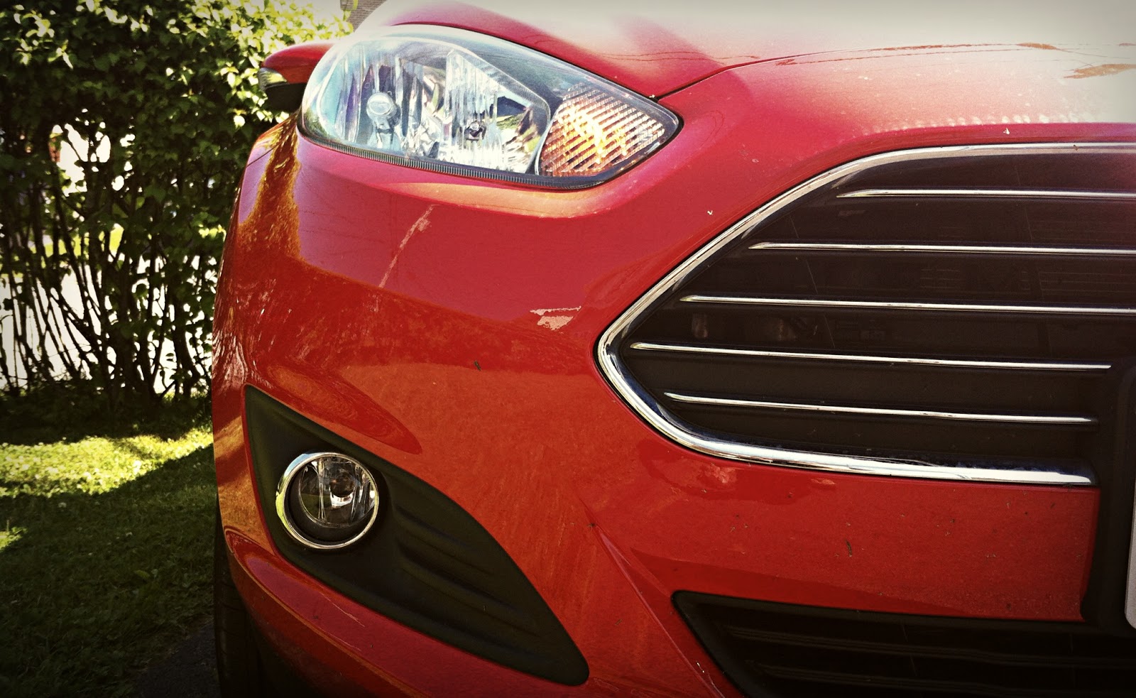 2014 Ford Fiesta front angle