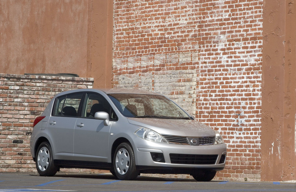 2007 Nissan Versa hatchback