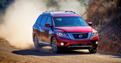 2013 Nissan Pathfinder red