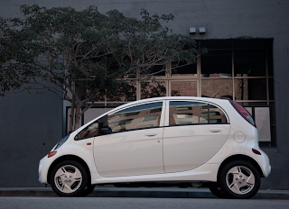 2012 Mitsubishi i MiEV Profile White