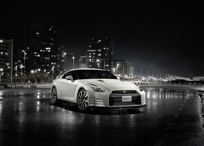 2015 Nissan GT-R white skyline